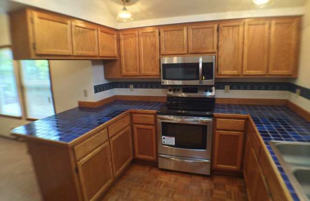 1446 NE Rygg Ct Gallery 3