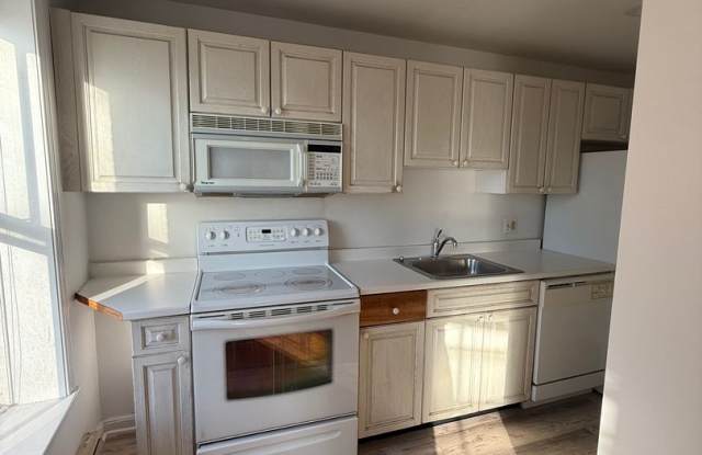 Nice 2 bed in South End Gallery 3