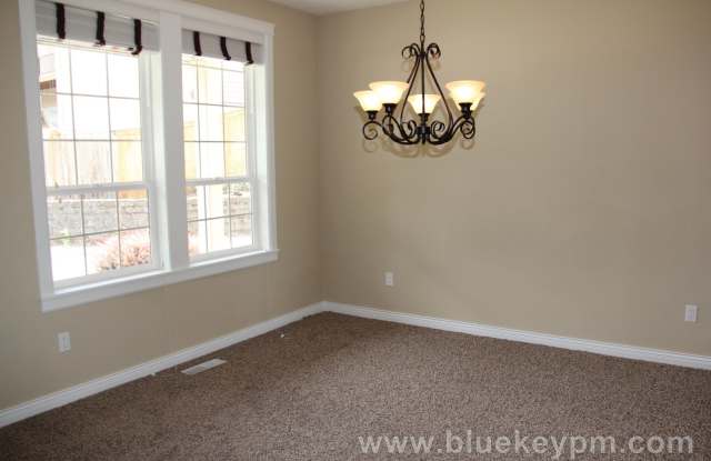 4 Bed, 2.5 Baths Home in Cul-de-sac Near Burnt Bridge Creek Trails Gallery 4