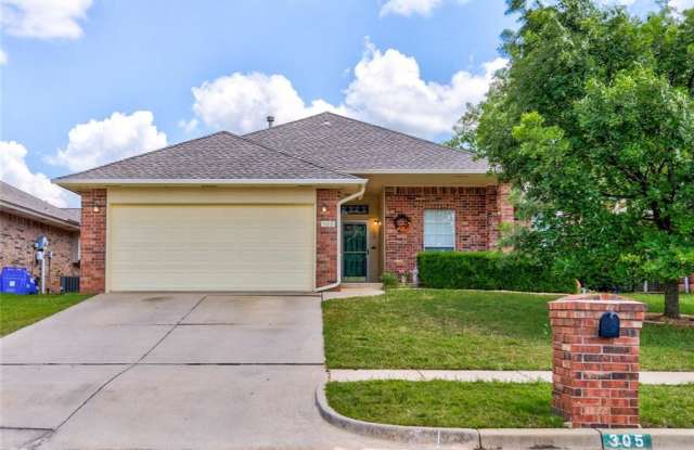 305 Waterfront Dr - 305 Waterfront Drive, Norman, OK 73071