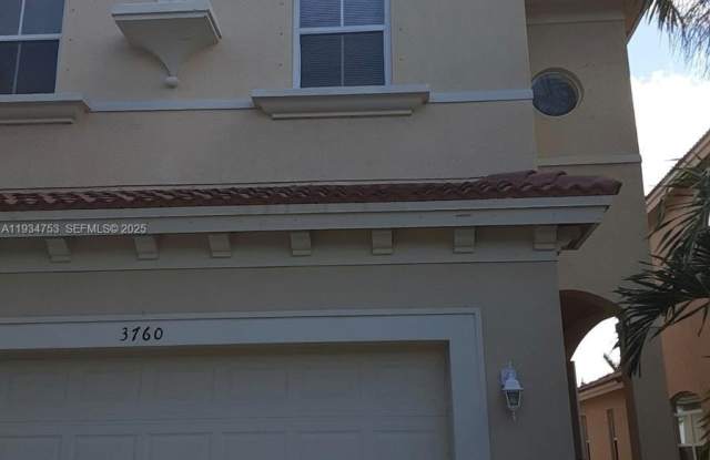 3760 NE 9th Ct photos photos