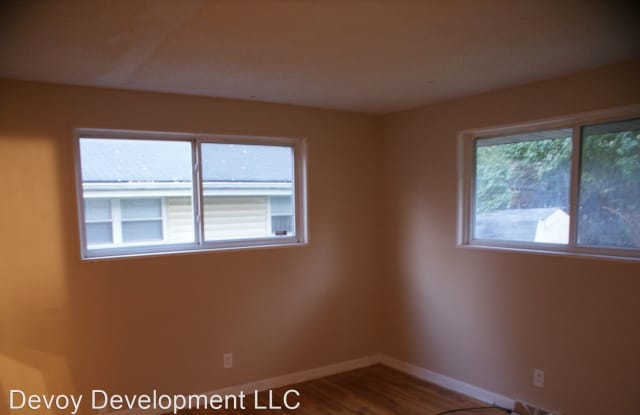9810 Lawnview Gallery 3