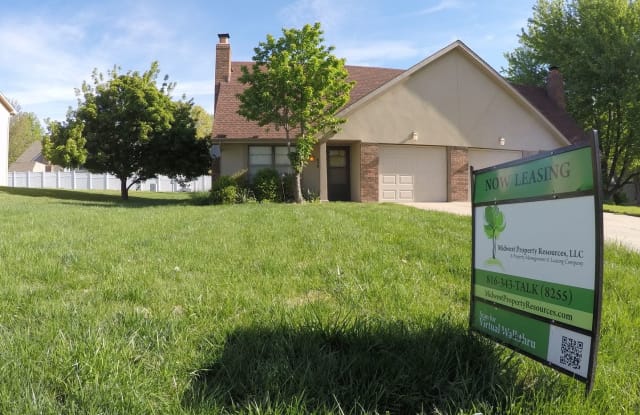 520 SE Hampton - 520 Southeast Hampton Street, Lee's Summit, MO 64063