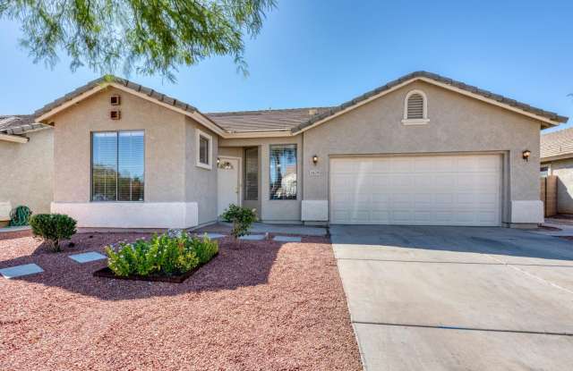 Well maintained home inside  outside - now ready for your next chapter! South Phoenix, Close to Freeways!! Back of neighborhood!!! Ready this next week!!! - 1429 East Wayland Drive, Phoenix, AZ 85040