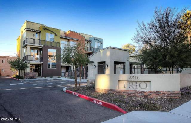 4816 N WOODMERE FAIRWAY -- photos photos