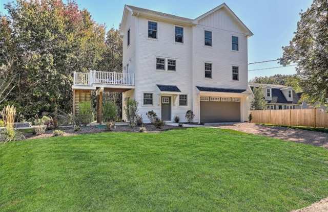 137 Rosebriar Avenue - 137 Rosebriar Avenue, Washington County, RI 02879