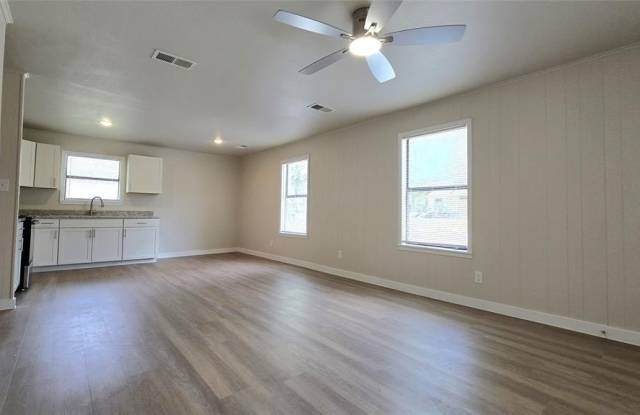 379 W Blackbourn Street photos photos