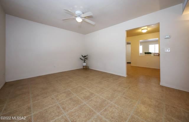 3004 N Sparkman Boulevard Gallery 3