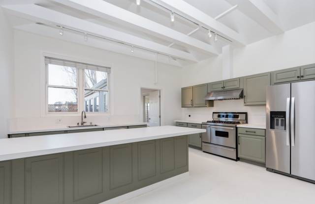 3 Bed / 2 Bath pet friendly large and sunny unit on 24th St in Noe Valley. YouTube tour! photos photos