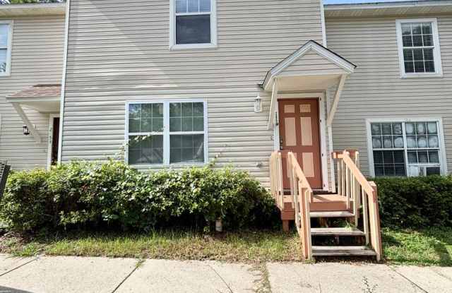 Modern 4BR/4BA Townhouse Near FAMU  North Florida Fairgrounds - 2856 Botany Place, Tallahassee, FL 32301