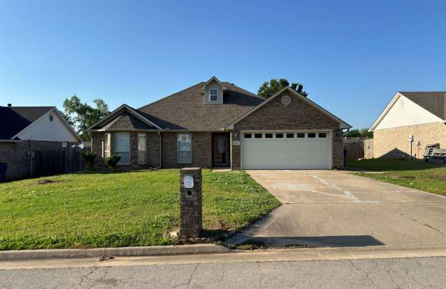 Beautiful 3 Bed 2 Bath Home w/ 2-Car Garage - 609 Apple Valley Drive, Fort Smith, AR 72908