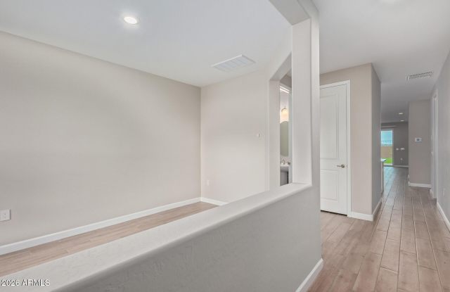 2035 E NORTHWOOD Drive Gallery 3