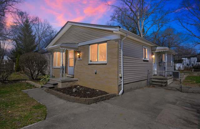 Charming 3BR House in Westland photos photos