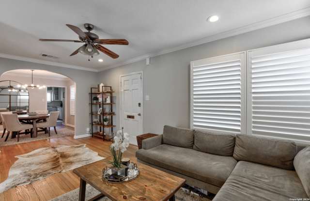 356 LARCHMONT DR Gallery 4