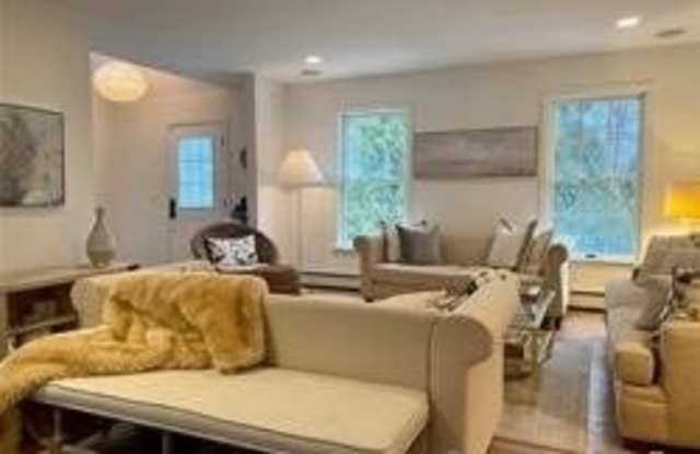 2421 Noyac Road Gallery 3