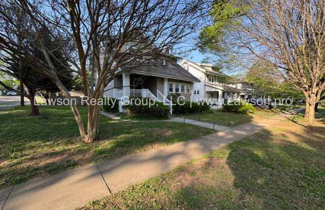 Large Raleigh Court Home on a Corner Lot - 2145 Maiden Lane Southwest, Roanoke, VA 24015