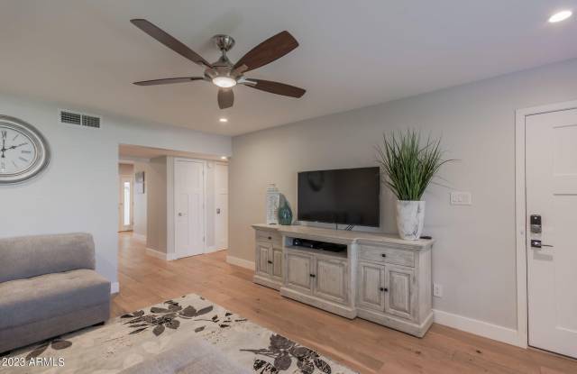 8235 E ROSE Lane - 8235 East Rose Lane, Scottsdale, AZ 85250
