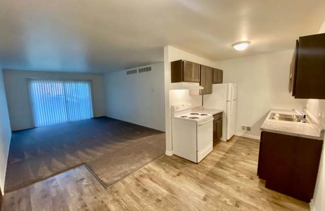 Remodeled 1 Bedroom at Greenway Park - Available by October 6th Gallery 1