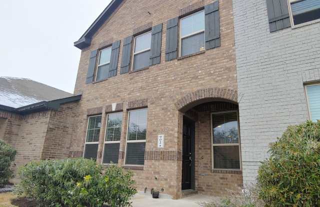 Elegant 2-Story Condo with Dual Primary Suites and Modern Upgrades! Gallery 3