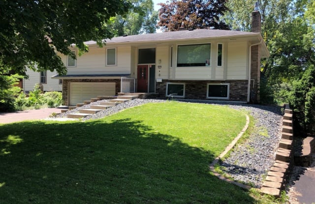 471 Desnoyer Avenue - 471 Desnoyer Avenue, St. Paul, MN 55104
