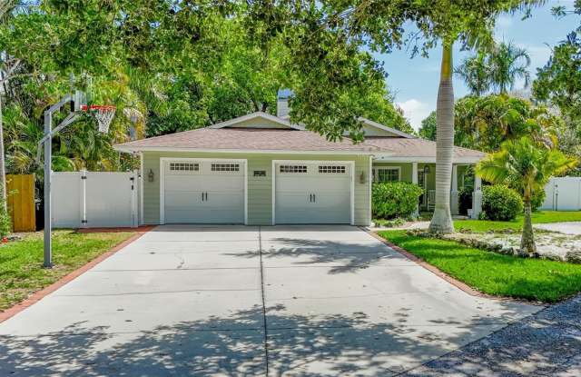 14 EVONAIRE CIRCLE - 14 Evonaire Circle, Belleair, FL 33756