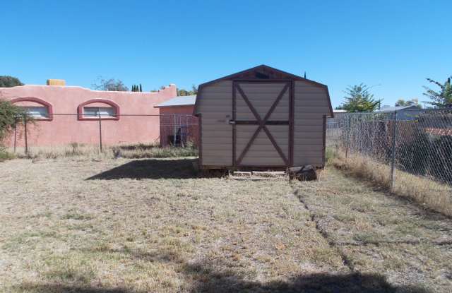 3 Bedroom 2 bath, fenced backyard Gallery 3