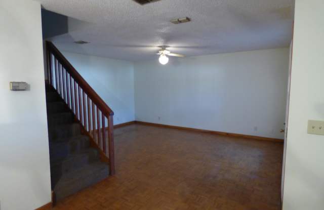 2136 SCHUMACHER AVE Gallery 4