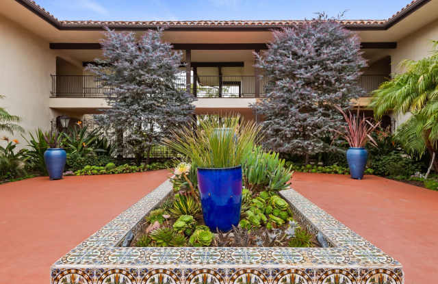 DOWNTOWN LIVING. MOUNTAIN VIEWS. YOUR OWN PRIVATE RETREAT....Available NOW! Gallery 3