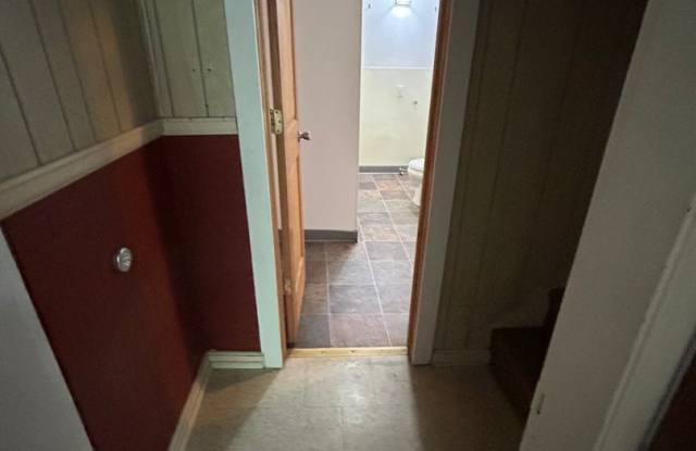 Spacious 1-Bedroom Apartment Near Downtown La Crosse & Area Campuses Gallery 3