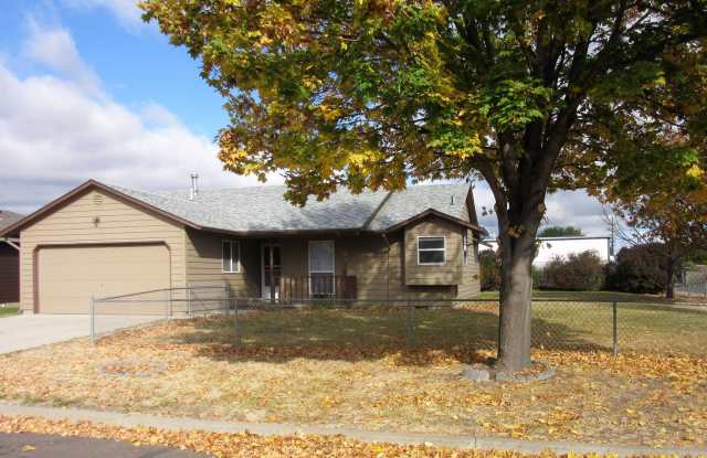 2307 East O Ave - 2307 East O Court, La Grande, OR 97850