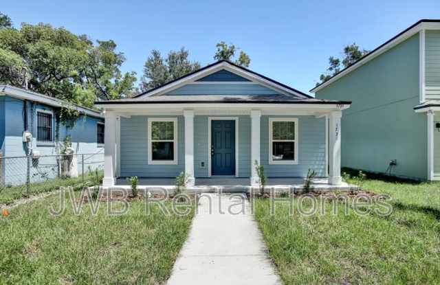 1731 9th St W photos photos