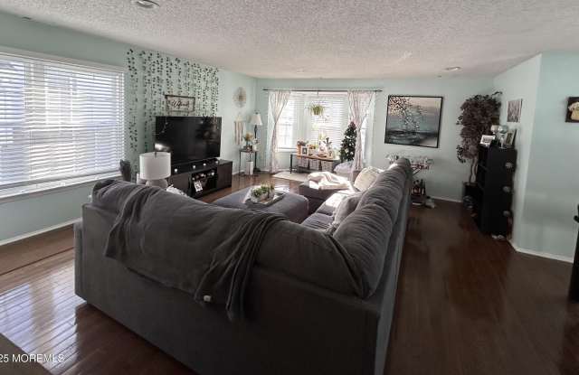 182 Tulip Lane - 182 Tulip Lane, West Freehold, NJ 07728