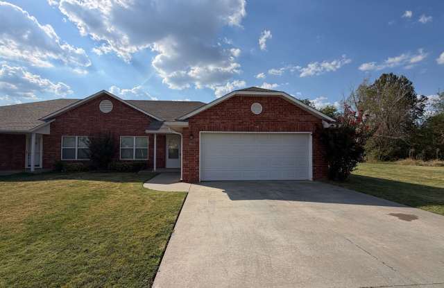 Charming 3 Bedroom, 2 Bathroom Duplex on Cul-de-Sac in Shawnee! Gallery 1