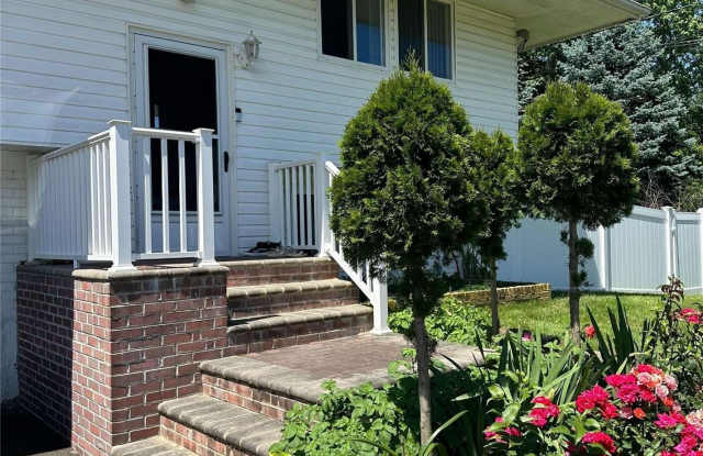 304 Old Town Road - 304 Old Town Road, Setauket-East Setauket, NY 11733