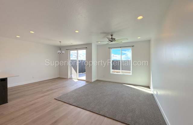 3 bed, 2.5 Bath 1 car garage Townhome Gallery 4