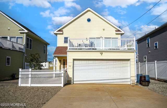 30 Stockton Avenue - 30 Stockton Avenue, Seaside Park, NJ 08752
