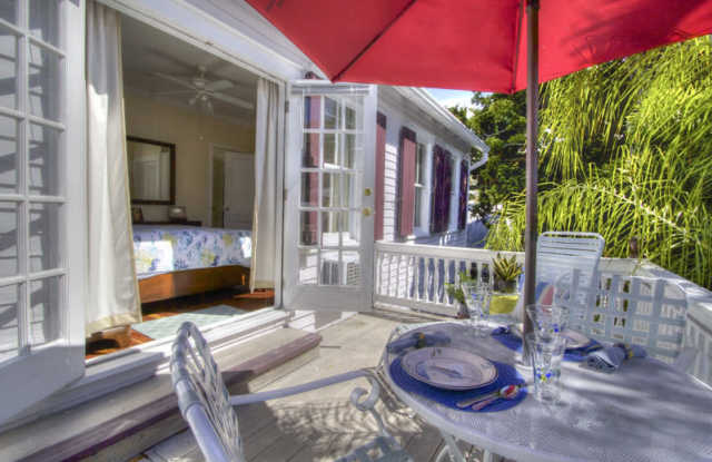 Furnished 1 bedroom 1 Bathroom in Old Town Gallery 3