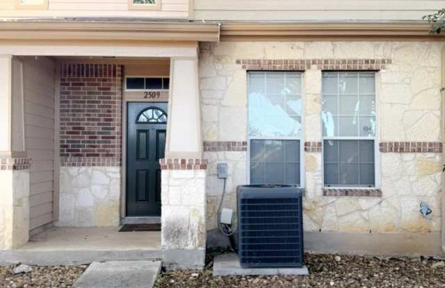 2509 grayson cir photos photos