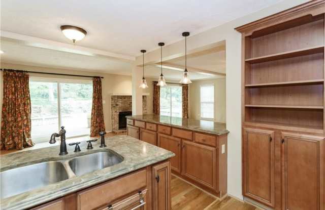 537 Rollingwood Drive Gallery 4