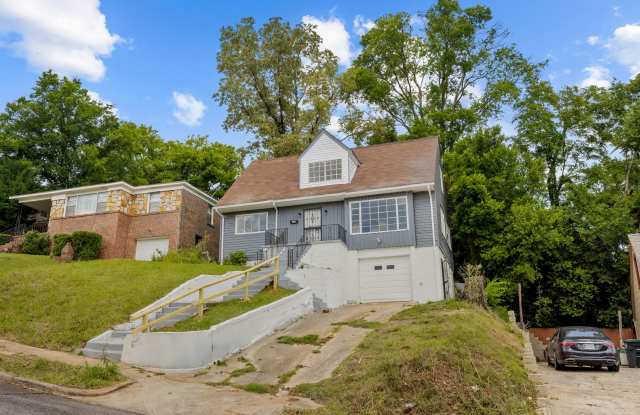 Charming 4 Bedroom, 2 Bathroom house photos photos