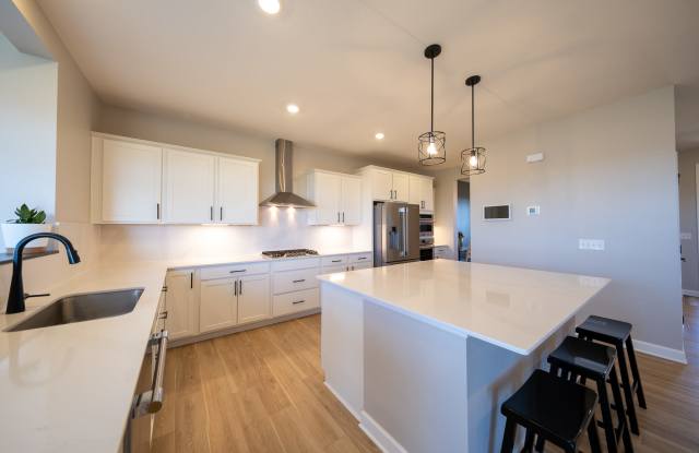 17904 Hinckley Avenue Gallery 3