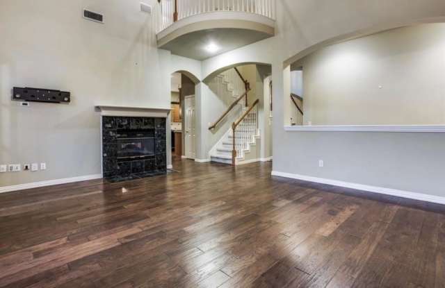 2125 Country Club Drive Gallery 2