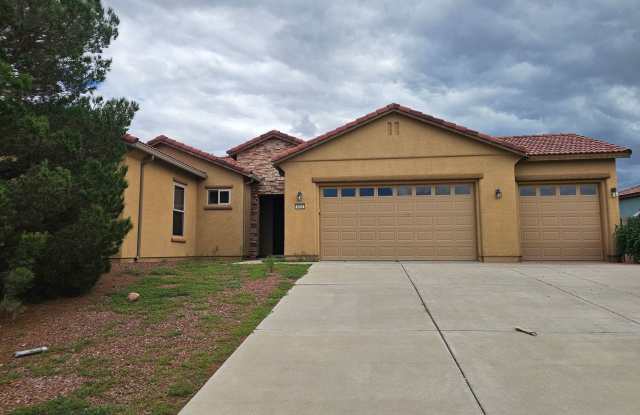 Large 4 bedroom 2 bath with a great view!! Gallery 1