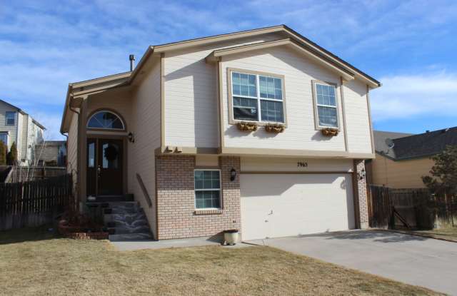 Wonderful Bi-level three bedroom in Briargate photos photos