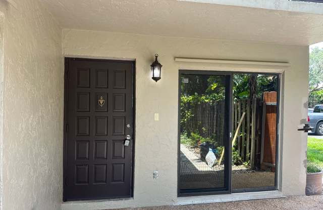 Charming 2-Bedroom Townhome in the Heart of Plantation - LAGO WEST photos photos