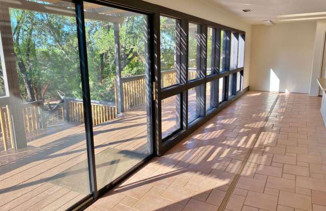1805 Fabulous Texan Way Gallery 3