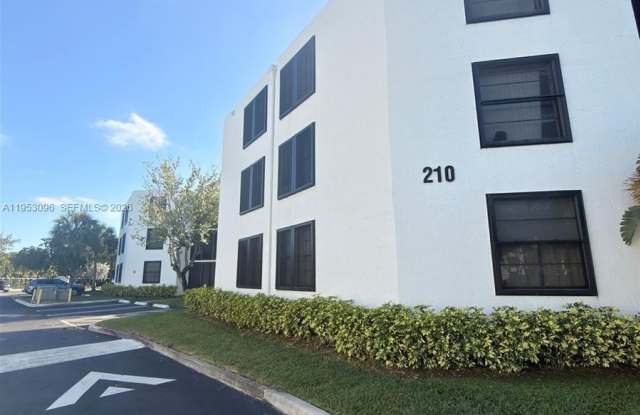 210 Lake Pointe Dr photos photos