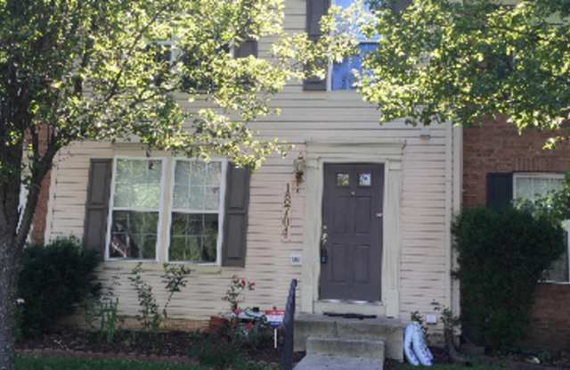 SPACIOUS TOWNHOUSE IN GERMANTOWN photos photos