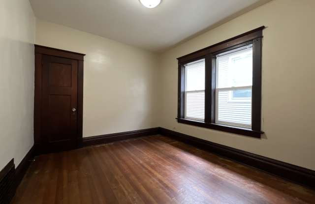 809 West 8th Street - 1/2 Gallery 4
