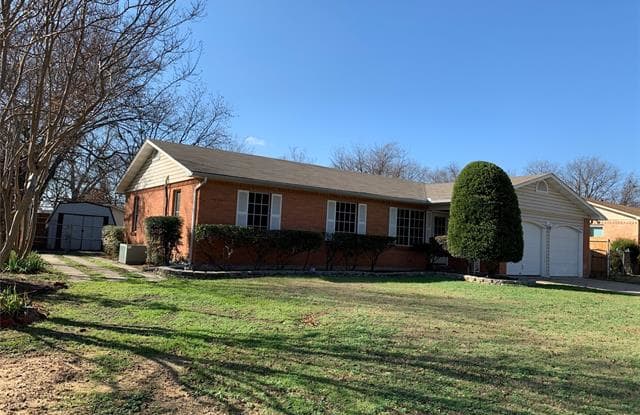 112 Newton Drive - 112 SE Newton Dr, Burleson, TX 76028